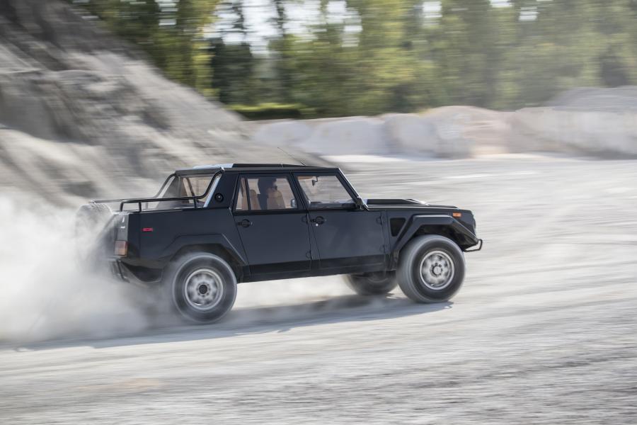  Lamborghini LM002 1990 года  (NA) (фото 19 из 55)